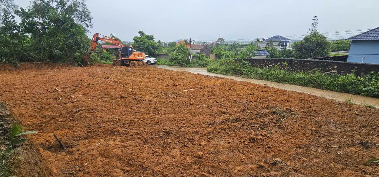 Đất nền Lục Nam, Bắc Giang 300m² giá 1.5 tỷ - Sổ đỏ chính chủ, vị trí đẹp!