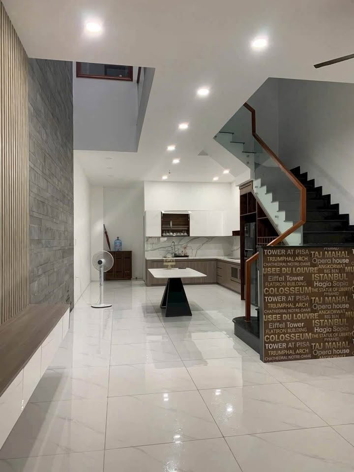 Nhà Phú Tân Thủ Dầu Một 90m² giá 3.7 tỷ - Hướng Đông Nam, sẵn sàng vào ở!