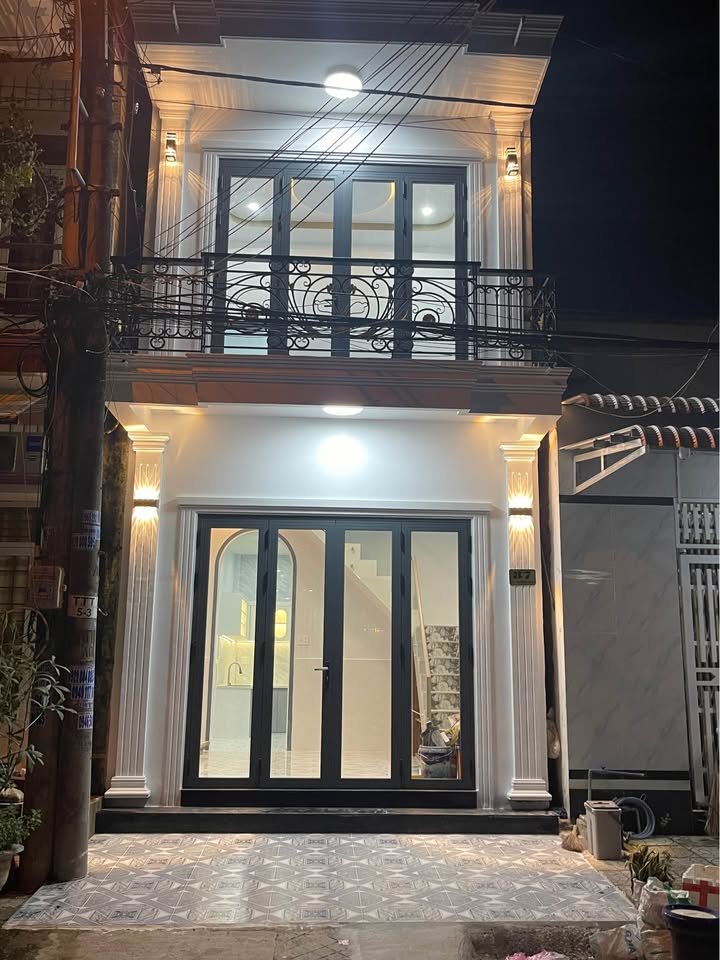 Nhà phố mặt tiền đường Lê Thị Hồng Gấm, Rạch Giá 35.7m² giá 1.65 tỷ - Sẵn sàng vào ở!