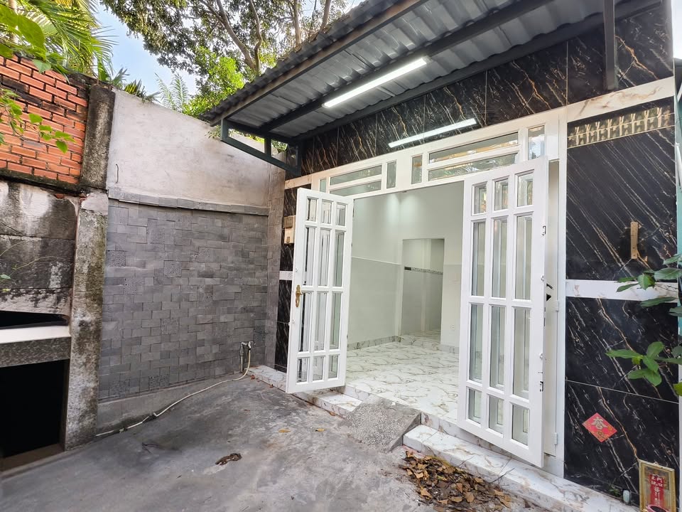 Nhà nguyên căn cho thuê quận 11 - chỉ 8 triệu/tháng - Vị trí thuận lợi gần Đầm Sen Nước!