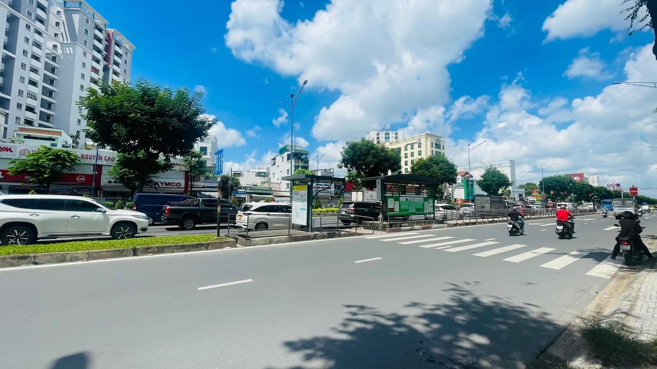 Nhà 4 tầng lô góc mặt tiền Trường Chinh 75m² giá thỏa thuận - Đầu tư sinh lời ngay!