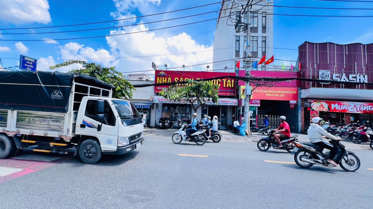 Bán nhà mặt tiền Nguyễn Ảnh Thủ, Quận 12, 78m² giá 13 tỷ - Đầu tư sinh lời ngay!