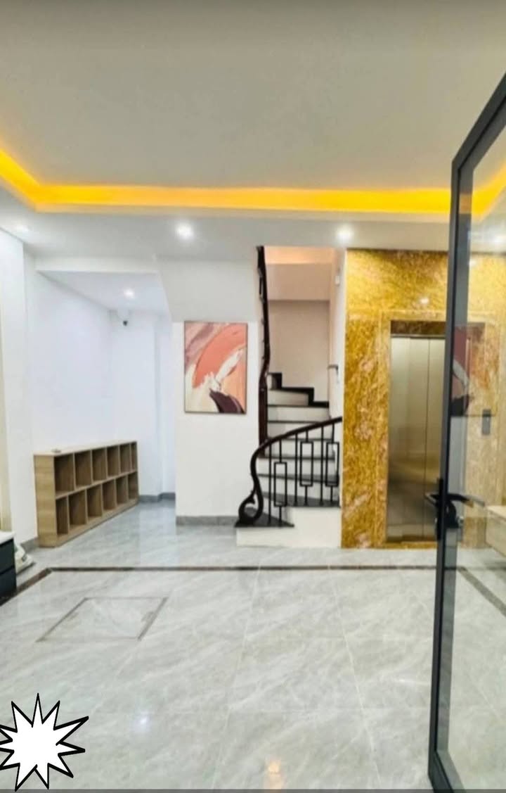 Nhà phố Yên Lãng, Đống Đa, 40m² giá 9.8 tỷ - Nhà đẹp lung linh, 3 mặt thoáng!