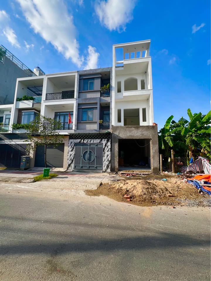 Nhà phố Trấn Biên, Biên Hòa 80m² giá 5.6 tỷ - Sổ hồng chính chủ, tiện ích đầy đủ!