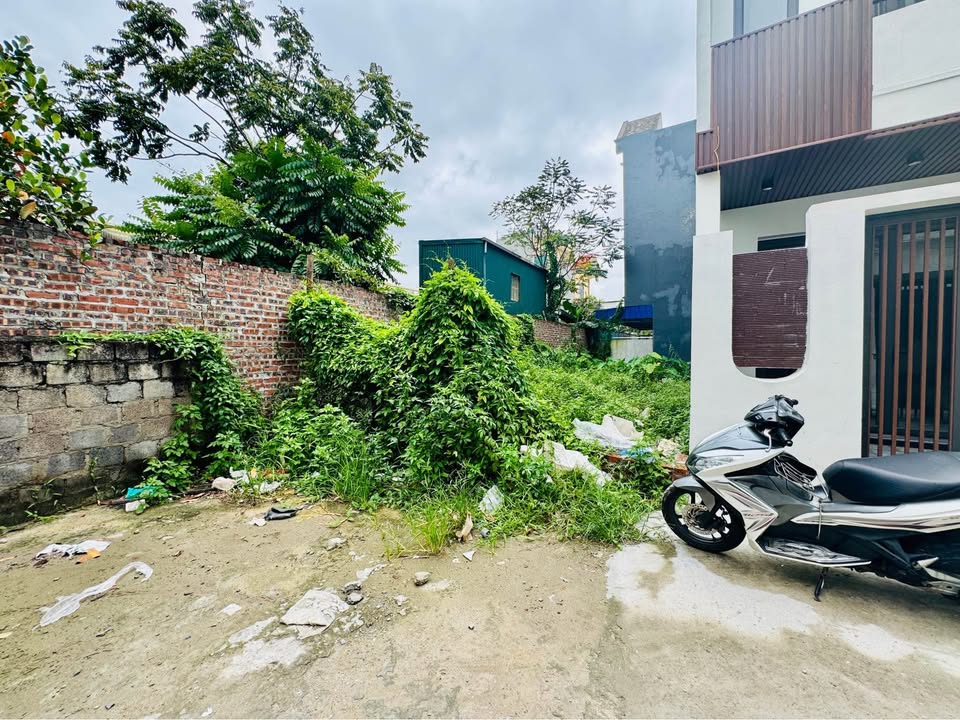 Đất Lộc Vượng, Nam Định 70m² giá 1.7 tỷ - Sổ đỏ chính chủ, đường xe tải ra vào thoải mái!