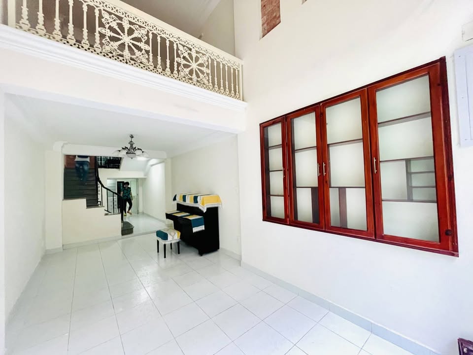 Nhà phố Tân Bình 68m² giá 11.2 tỷ - Hẻm xe hơi, gần Trường Học Nguyễn Chí Thanh!