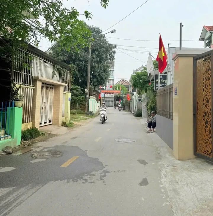 Đất mặt tiền Dương Văn An 121m² giá 3.7 tỷ - Vị trí đắc địa, sổ hồng chính chủ!