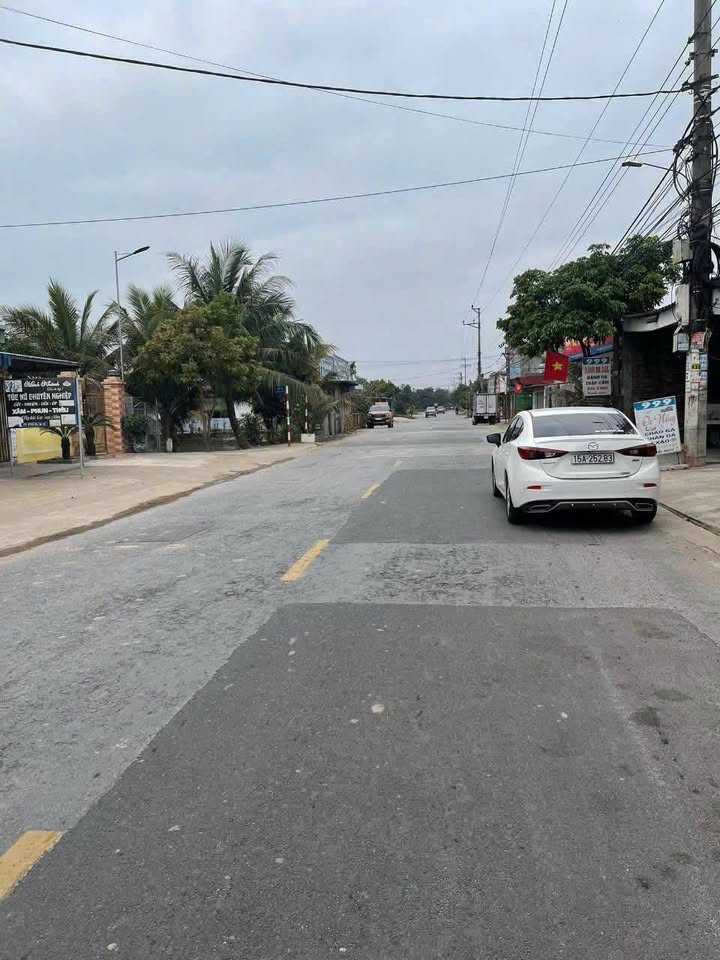 Đất mặt đường 402, Dương Kinh, 120m² giá 3.6 tỷ - Vị trí kinh doanh sầm uất!