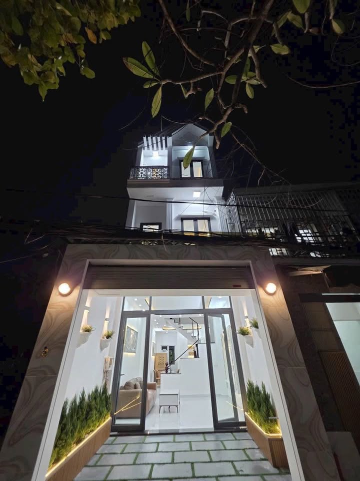 Nhà 3 tầng Phú Thuận, Quận 7, 60m² giá 7.4 tỷ - Full nội thất, xe hơi vào tận nhà!