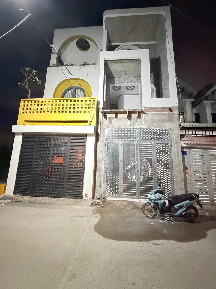 Nhà phố Tân Đông Hiệp, Dĩ An 80m² giá 3.85 tỷ - Sổ hồng hoàn công, thiết kế hiện đại!