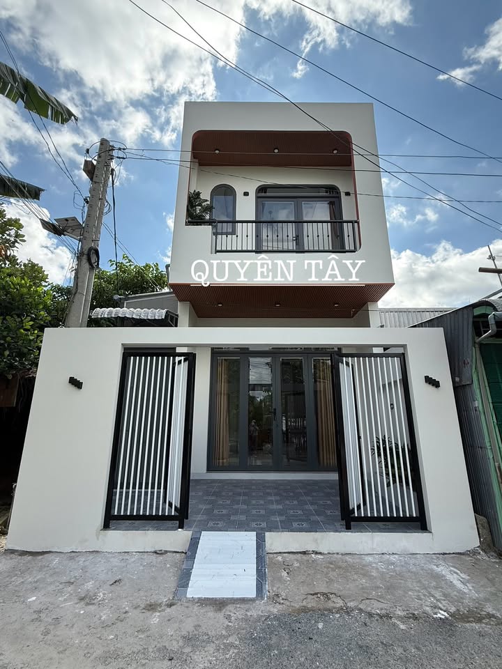 Nhà phố mới Long Xuyên 85m² giá 1.65 tỷ - Xây dựng kiên cố, view sông thoáng mát!