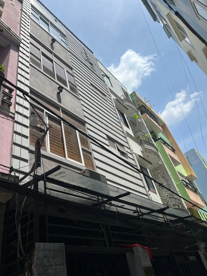 Căn hộ dịch vụ 8 phòng Quận 3 giá 8 tỷ - Đầu tư sinh lời hấp dẫn!