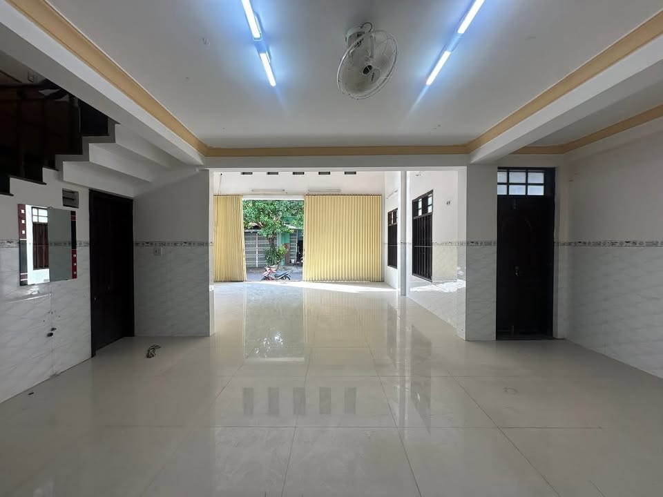 Nhà nguyên căn Bạch Đằng, Quy Nhơn 80m² giá 10 triệu - Kinh doanh và sinh sống lý tưởng!