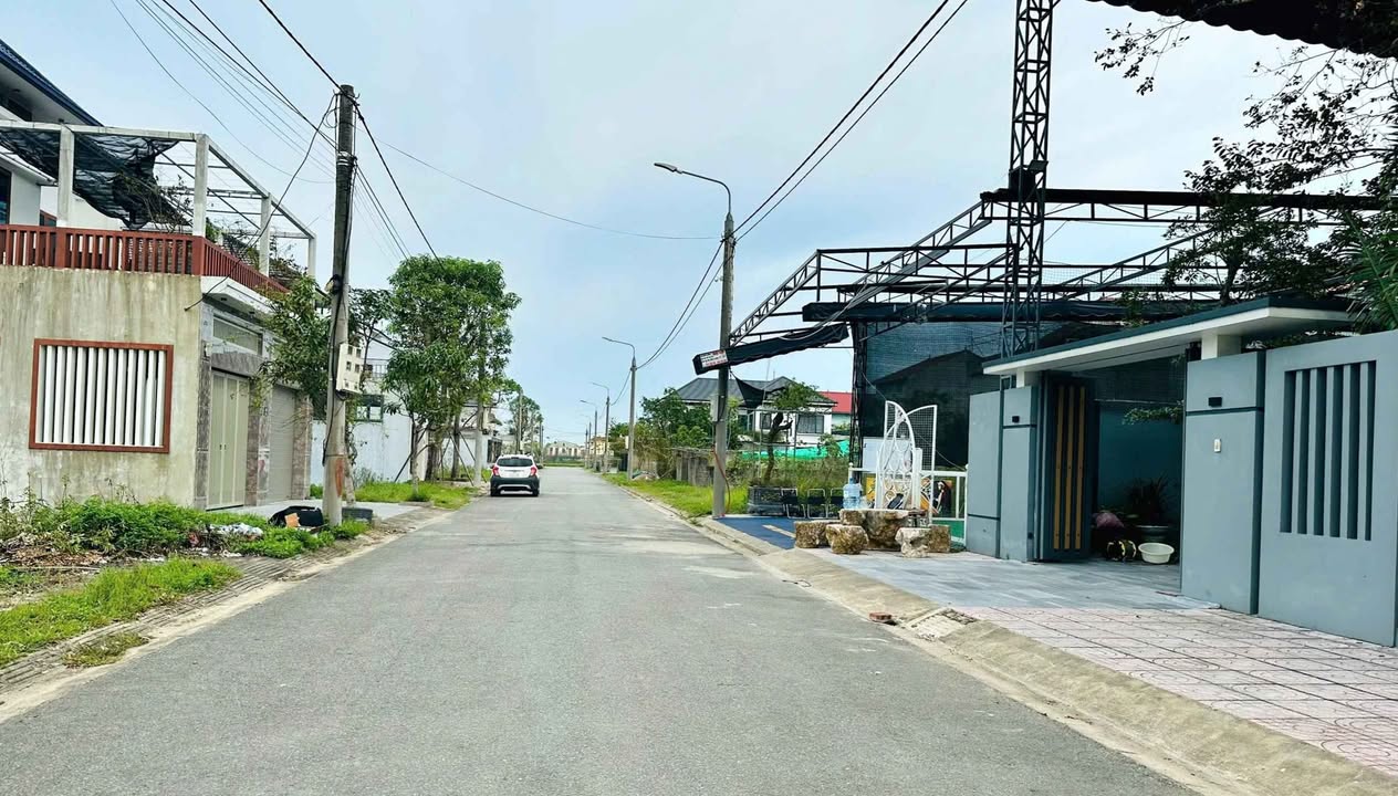 Đất nền Thạch Trung, Hà Tĩnh 160m² giá 3.9 tỷ - Đường rộng 12m thuận tiện!