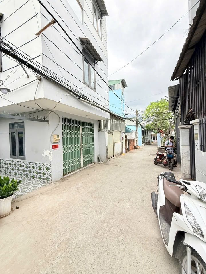 Nhà phố 2 lầu hẻm 2129/29 Huỳnh Tấn Phát 25m² giá 1.39 tỷ - Sẵn sàng vào ở!