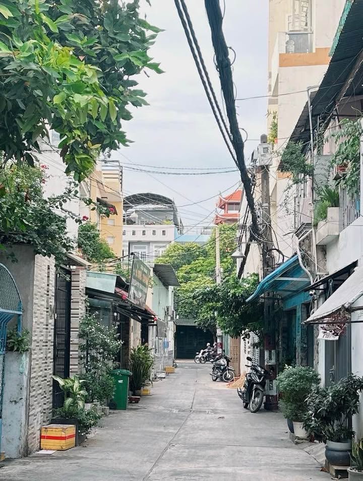 Nhà phố Tân Phú 270m² giá 18.9 tỷ - Dòng tiền ổn định 40 triệu!