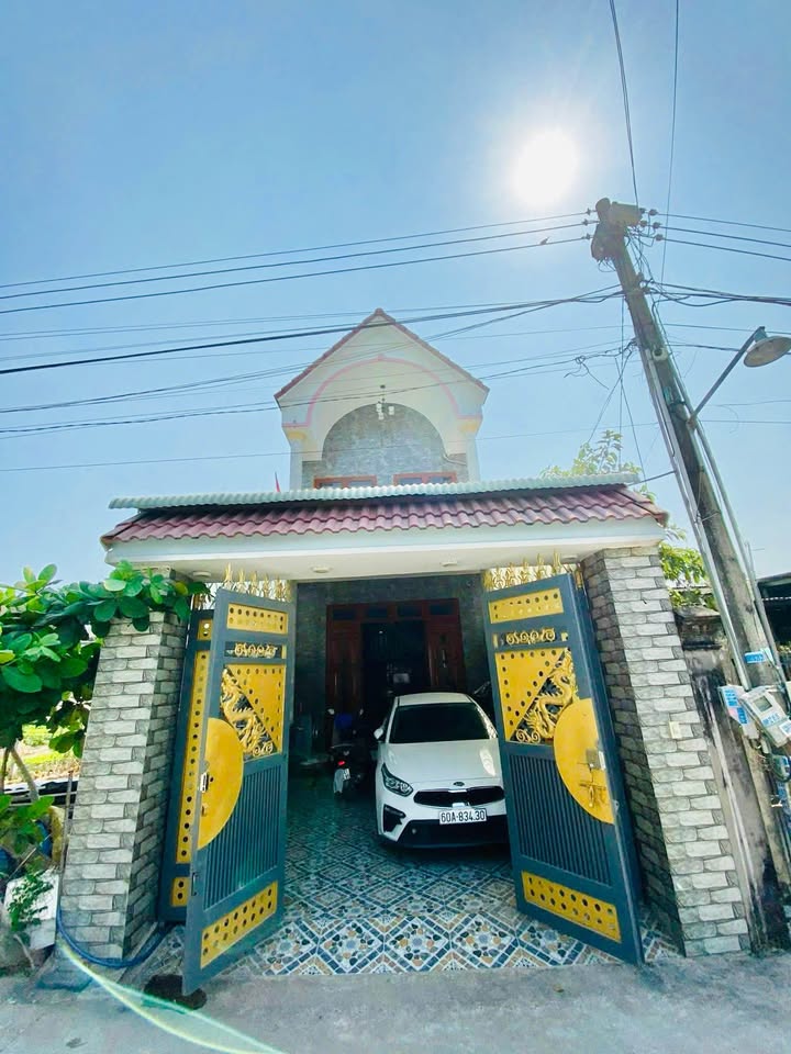 Nhà 1 Trệt 1 Lầu Mái Thái Đường 768, 114m² giá 2.75 tỷ - Full nội thất sang trọng!