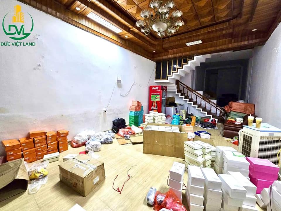 Nhà 3 tầng 1 tum tại phường Cốc Lếu, Lào Cai - Giá 2.7 tỷ, sổ đỏ chính chủ!