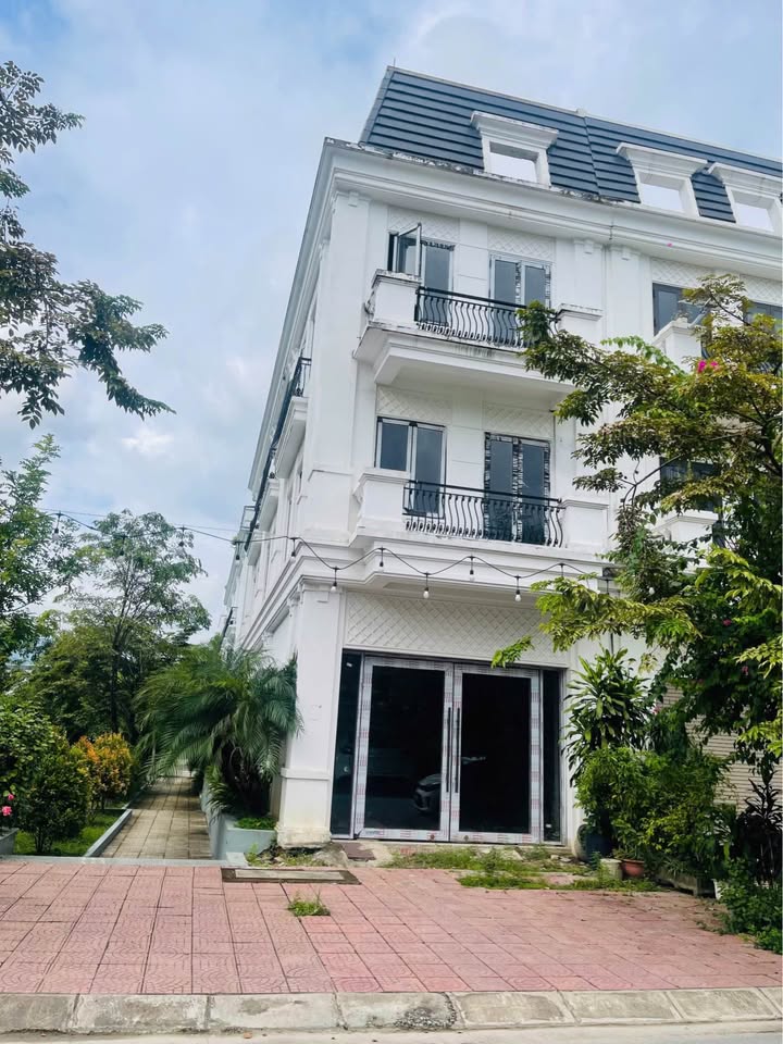 Townhouse Phú Gia Lào Cai 100m² giá 35 tỷ - Sổ đỏ chính chủ, xây thô đẹp!