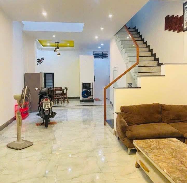Nhà cho thuê 2,5 tầng đường Huy Cận, Đà Nẵng 15 triệu - Full nội thất, tiện nghi