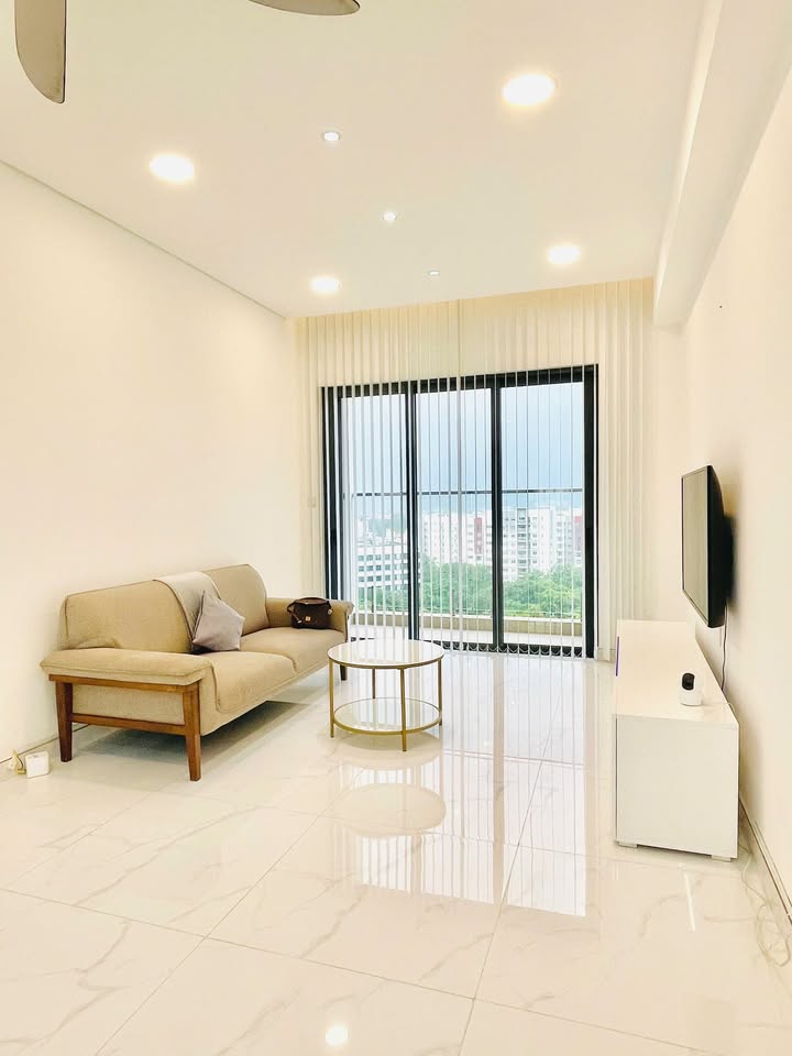 Căn hộ Diamond Brilliant Tân Phú 96m² giá chỉ 18 triệu - Nội thất đầy đủ, tiện ích hiện đại!