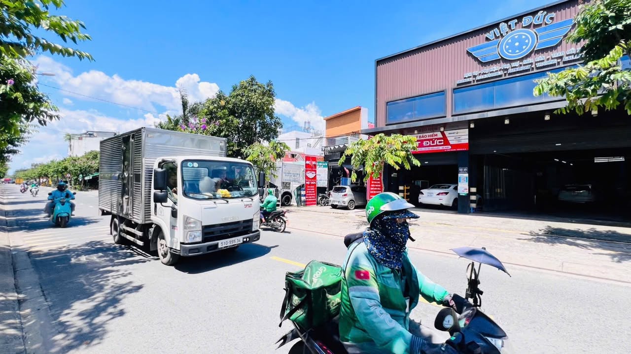 Nhà mặt tiền Song Hành, Tân Xuân, Hóc Môn 300m² giá 19 tỷ - Cơ hội đầu tư vàng!