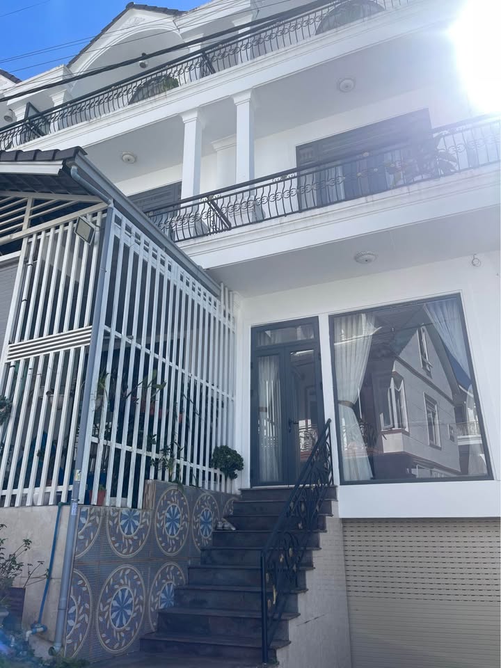 Nhà phố Nguyễn Đình Quân P5 Đà Lạt 72.25m² giá 4.5 tỷ - Thiết kế hiện đại, sẵn sàng vào ở!