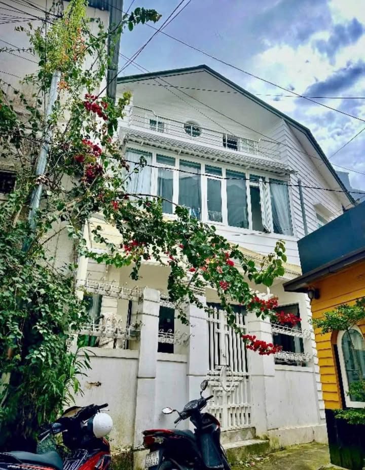 Nhà phố Đà Lạt 42m² giá 4.999 tỷ - Vị trí đắc địa gần Hồ Xuân Hương!