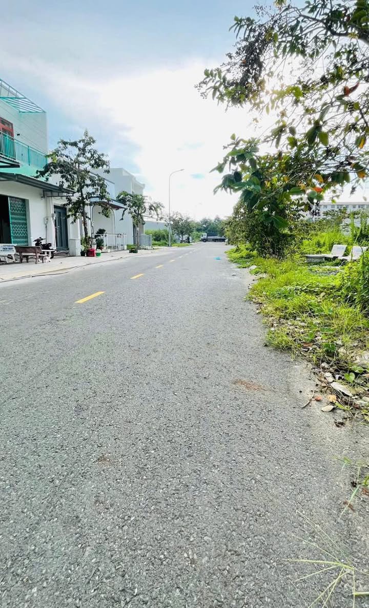 Đất nền KDC Phường 6, TP Cao Lãnh 180m² giá 3 tỷ - View đẹp, thích hợp đầu tư!