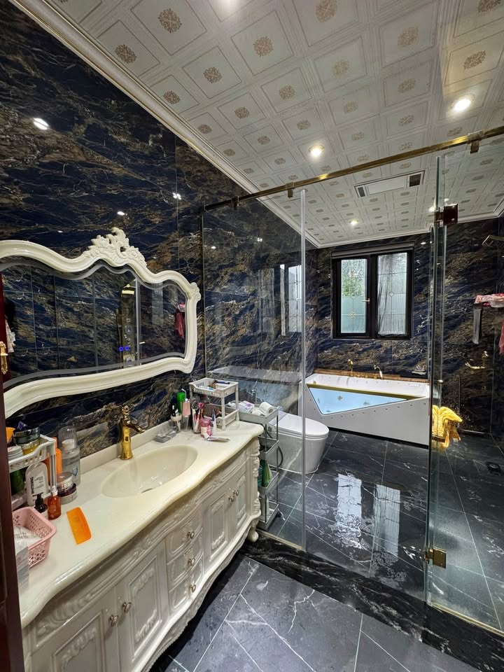 Nhà 5 tầng Hạc Thành, Thanh Hóa, 84m² giá 11.3 tỷ - Thiết kế hiện đại, có thang máy!