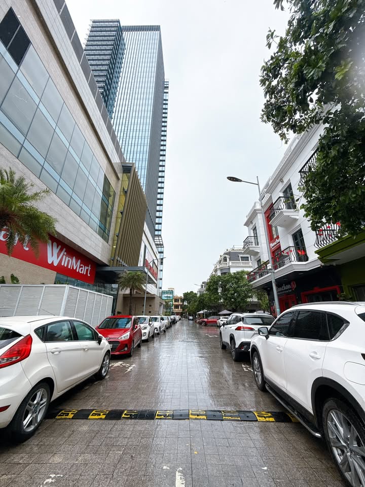 Nhà 4 tầng mặt tiền 8m tại Vincom Plaza, TP Thanh Hóa - Đầu tư sinh lời hiếm có!