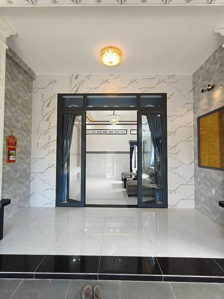 Nhà đẹp 2 mặt tiền nhựa Phường Long Hoa, Tây Ninh 147m² giá 1.5 tỷ - Nội thất cao cấp, Sổ đỏ chính chủ!