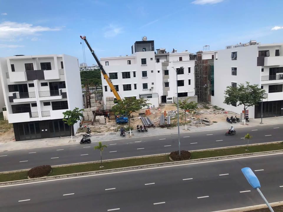 Cặp nhà thô liền kề mặt tiền Võ Văn Kiệt, Nha Trang - Diện tích 200m², giá 16 tỷ!