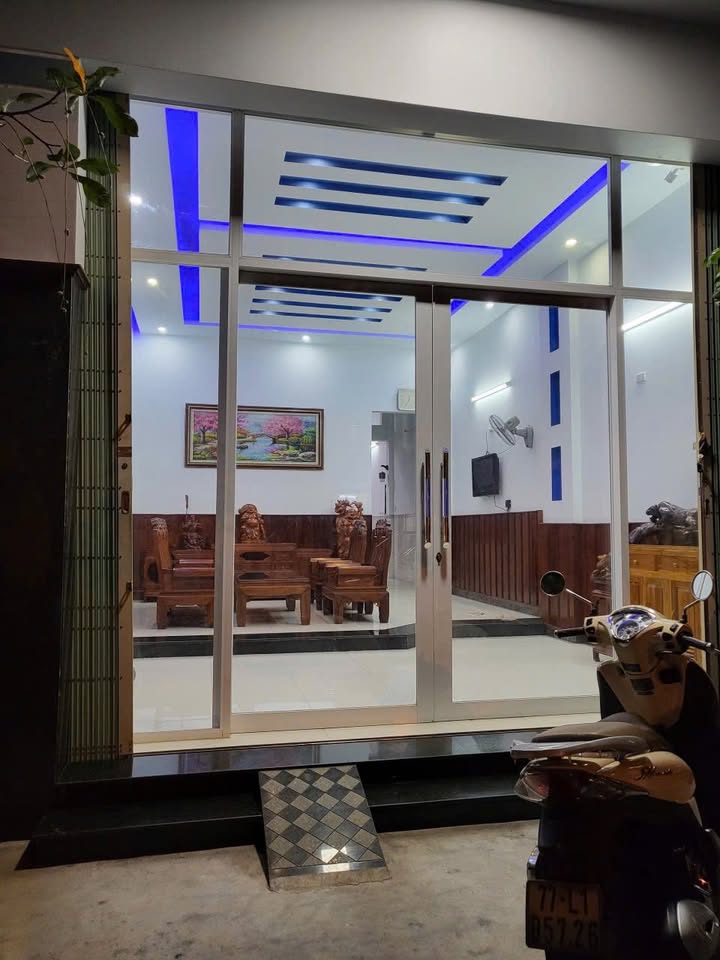 Nhà cho thuê nguyên căn mặt tiền đường Lê Thanh Nghị, Quy Nhơn - 100m² chỉ 5 triệu/tháng!