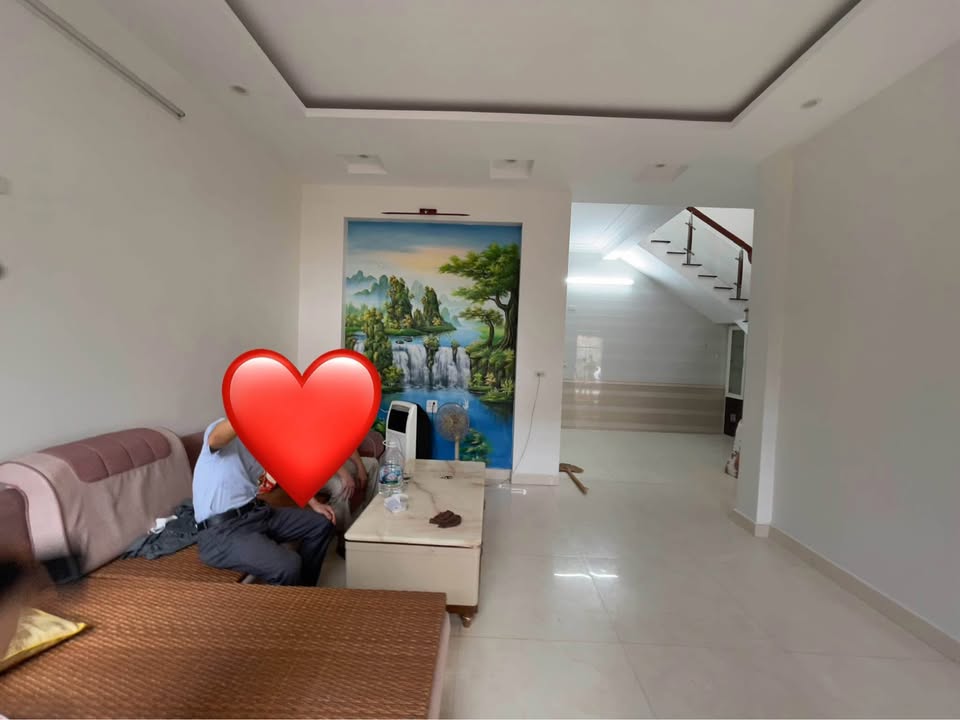 Nhà 3 tầng Đông Vĩnh 100m² giá 4 tỷ - Thiết kế hiện đại, tiện nghi đầy đủ!