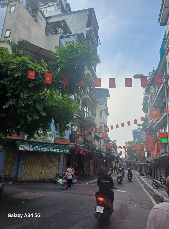 Nhà mặt phố Đinh Liệt, Hoàn Kiếm 57m² giá 27 tỷ - Đầu tư sinh lời tuyệt vời!