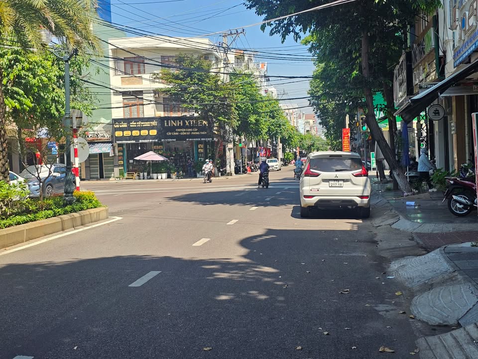 Nhà mặt tiền đường Mai Xuân Thưởng, Tây Hồ 140m² giá 14 tỷ - Cơ hội đầu tư tốt!