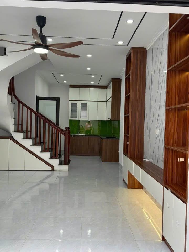 Nhà 3 tầng khu phố Cộng Hoà, Mỹ Hào 40m² giá chỉ 2 tỷ - Thiết kế hiện đại, tiện nghi đầy đủ!