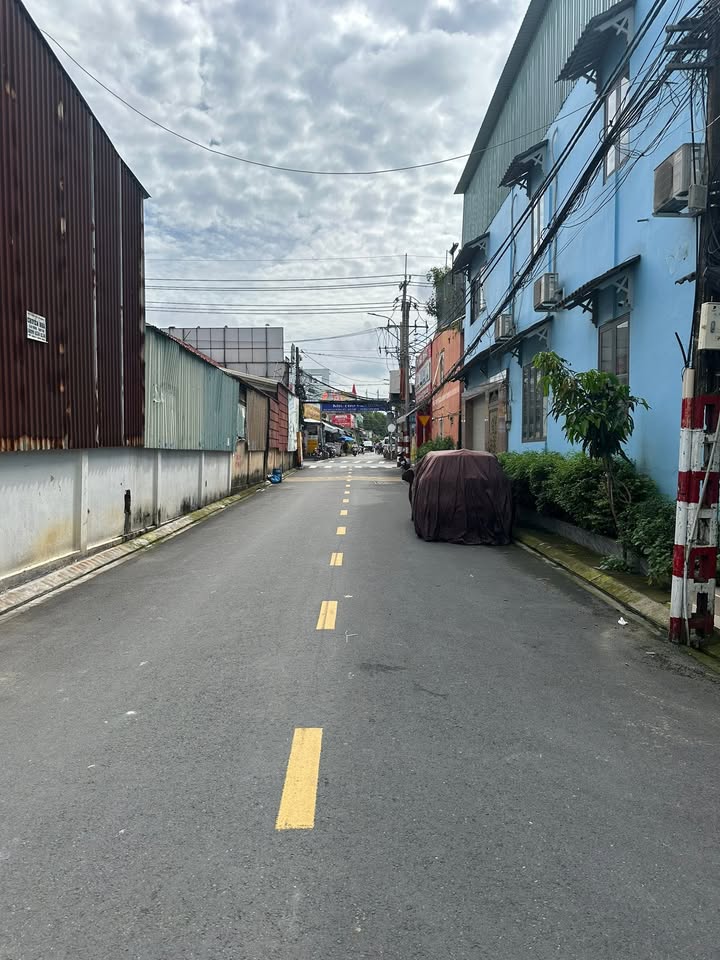 Nhà mặt tiền đường Hoàng Hữu Nam, Tân Phú, 155m² chỉ 10.4 tỷ - Cơ hội đầu tư tuyệt vời!