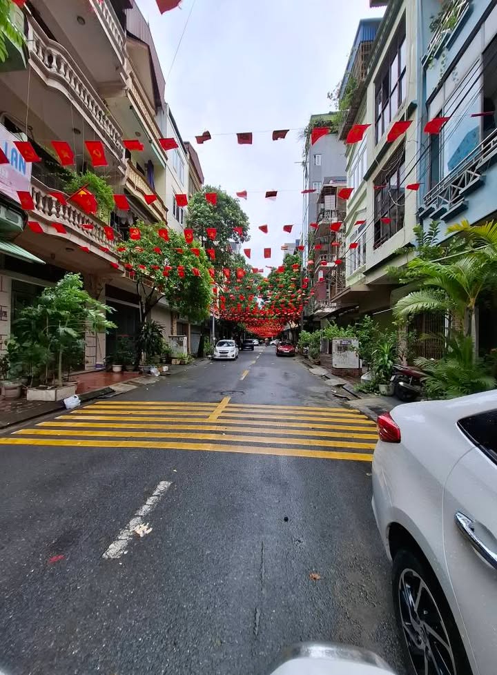 Nhà mặt phố Lý Thường Kiệt, Văn Phú 35m² giá 12.3 tỷ - Kinh doanh đắc địa!