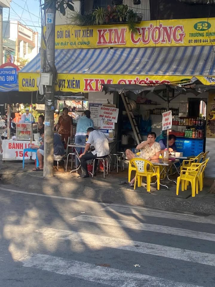 Cho thuê mặt bằng kinh doanh góc ngã tư Trương Định - Mạc Đỉnh Chi, Ninh Kiều - Thỏa thuận giá tốt!