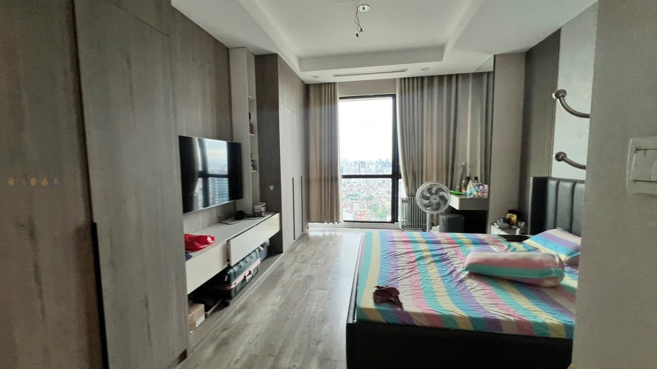 Căn hộ 3 phòng ngủ R2 Vinhomes Royal City 127m² giá 10 tỷ - Sẵn sàng vào ở!
