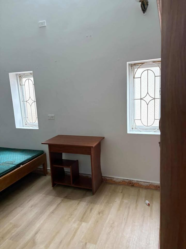 Nhà cho thuê 3 tầng mặt phố Bình Hàn 80m² giá 8 triệu - Thiết kế đẹp, tiện nghi đầy đủ!