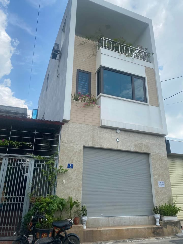 Nhà đẹp 3 tầng Trâu Quỳ, Gia Lâm 33m² giá 5.7 tỷ - Thiết kế hiện đại, sổ đỏ chính chủ!