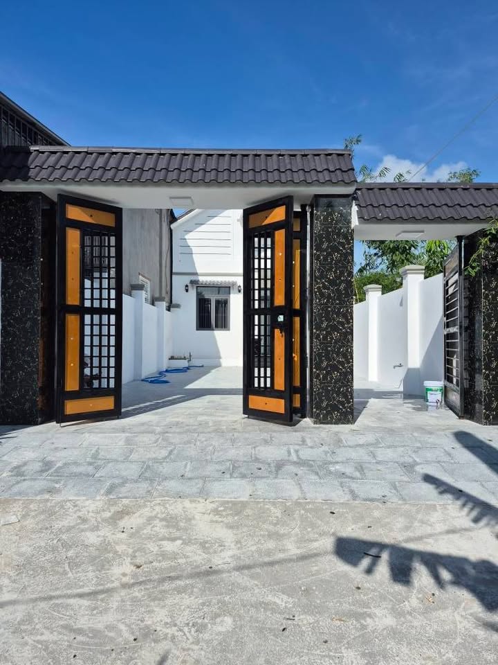 Nhà bán Phường Ninh Thạnh Tây Ninh 208m² giá 1.8 tỷ - Thiết kế sang trọng, ô tô để thoải mái!