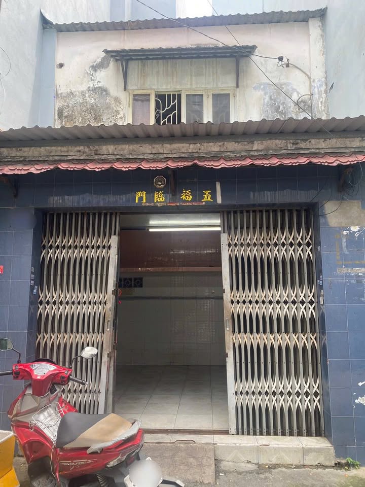 Nhà hẻm xe hơi đường Hậu Giang, Quận 6, 30m² giá 3.75 tỷ - Sẵn sàng sửa chữa!