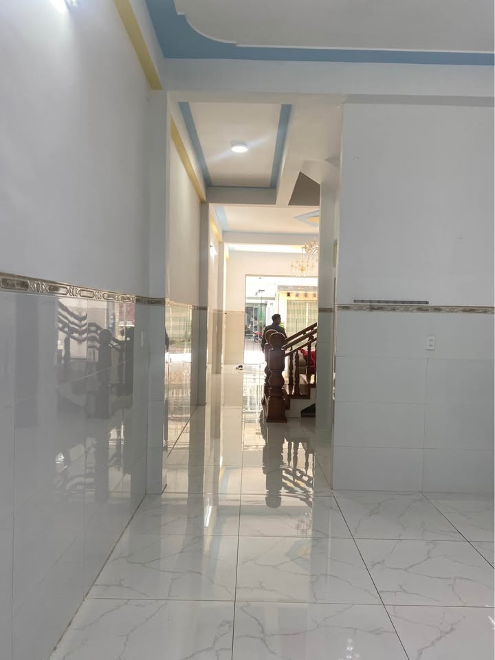 Nhà mặt tiền Lý Nam Đế, Bảo Lộc 100m² giá 6.5 tỷ - Nhà đẹp, chính chủ!