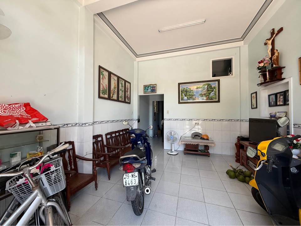 Nhà 2 tầng mặt tiền Phước Long, Nha Trang 79.7m² giá 8.3 tỷ - Kinh doanh tốt!