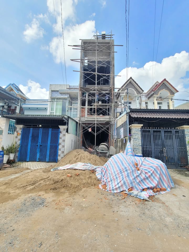 Nhà 1 trệt 2 lầu tại Đông Hòa, Dĩ An 108m² giá 6.5 tỷ - Sẵn sàng vào ở ngay!