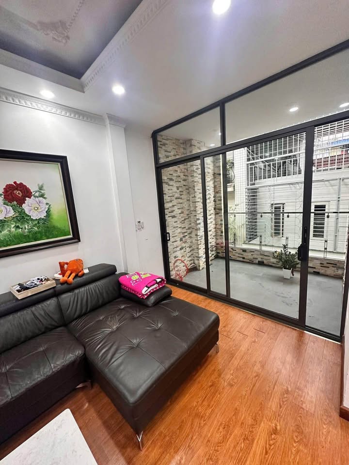 Bán gấp FrontHouse Trần Quang Diệu Đống Đa 60m² giá 32 tỷ - Kinh doanh tuyệt vời!